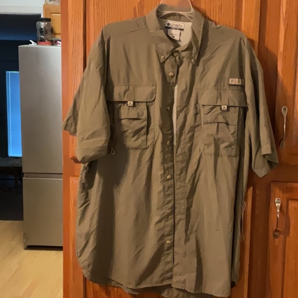 Gently used olive green, Columbia, men’s fishing shirt, size large